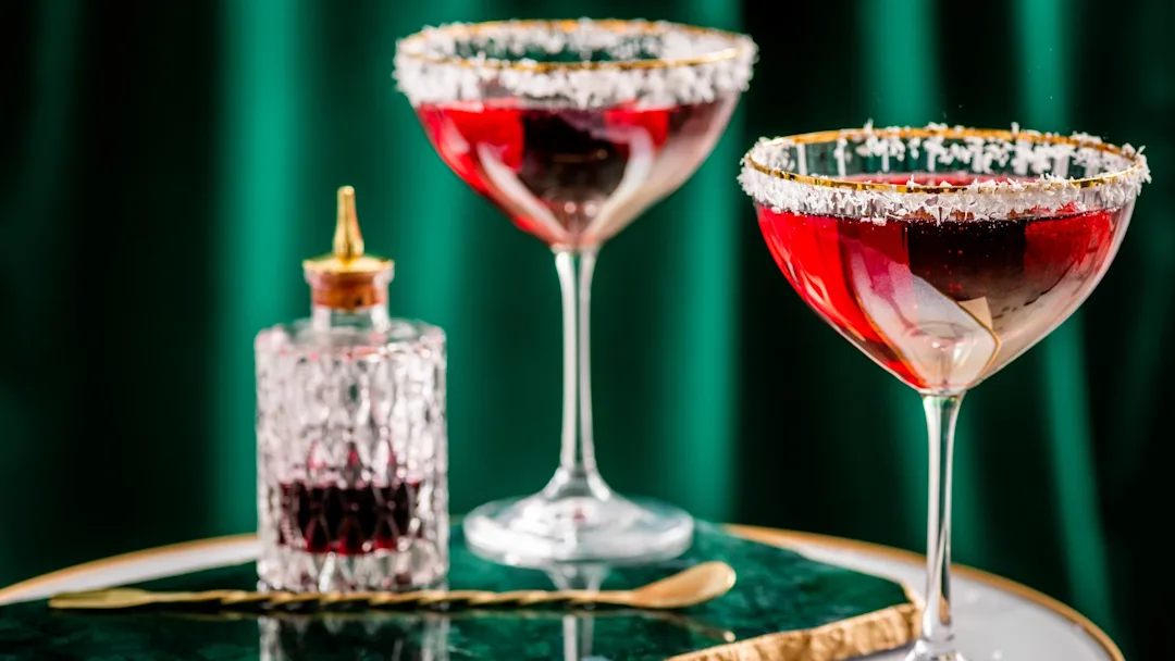 festive-low-carb-hibiscus-champagne-cocktail