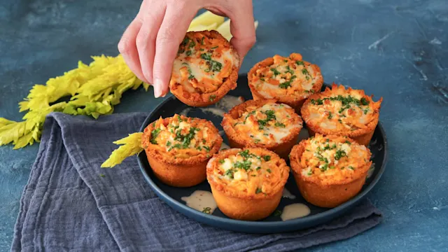 Low Carb Buffalo Chicken Dip Bites
