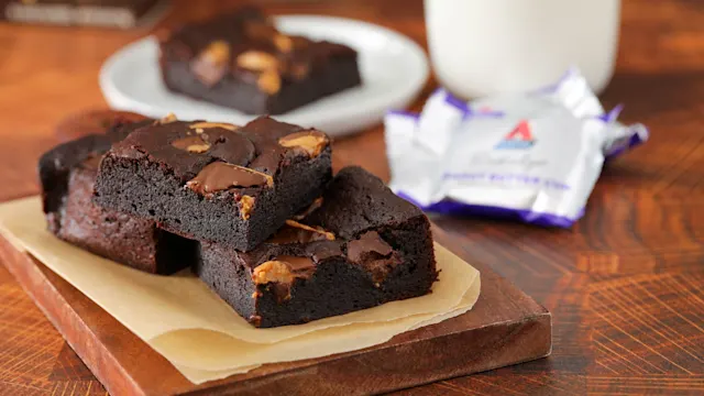 Keto Flourless Chocolate Peanut Butter Cup Brownies