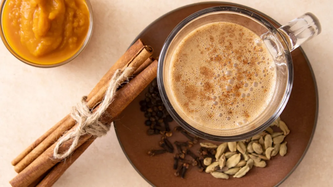 low-carb-boozy-pumpkin-spice-chai-latte