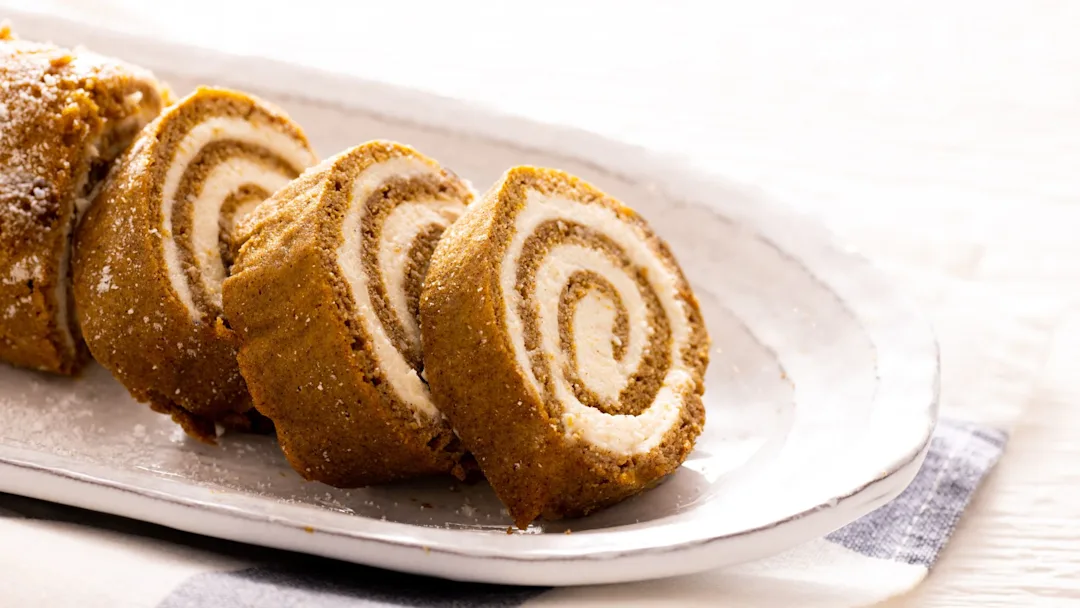 pumpkin-cake-roll