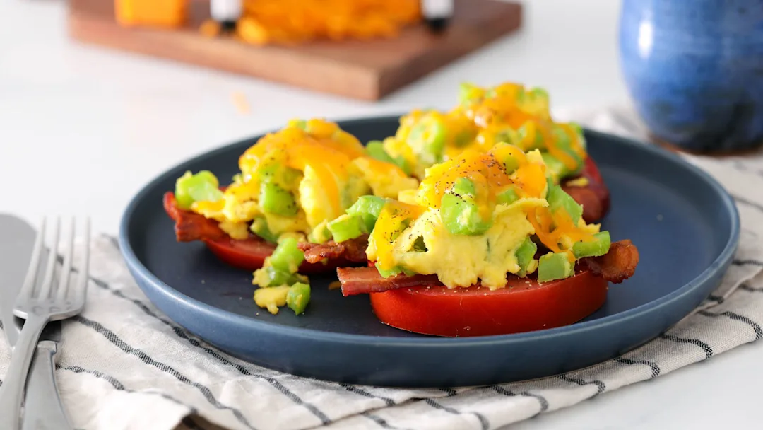 scrambled-eggs-with-bacon-green-bell-peppers-and-tomato