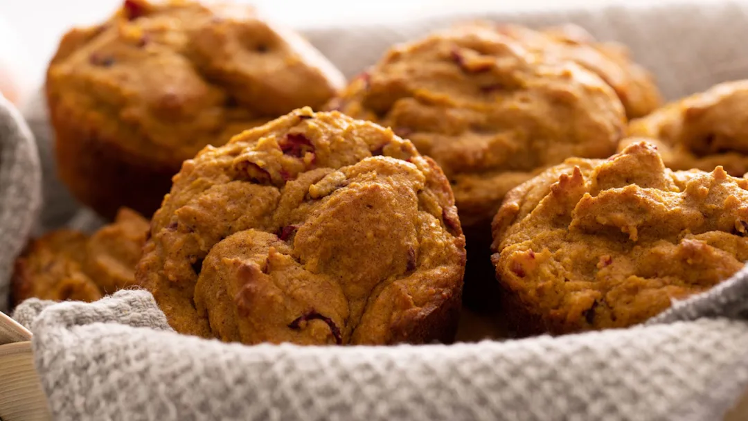 pumpkin-cranberry-muffins