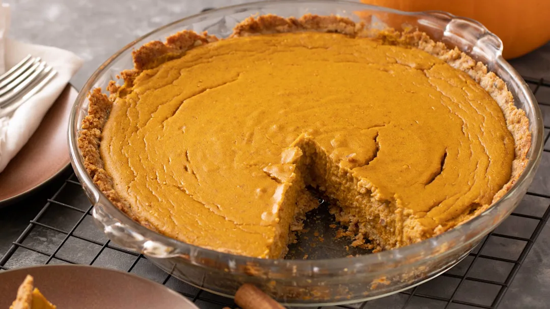 pumpkin-pie-with-pecan-crust